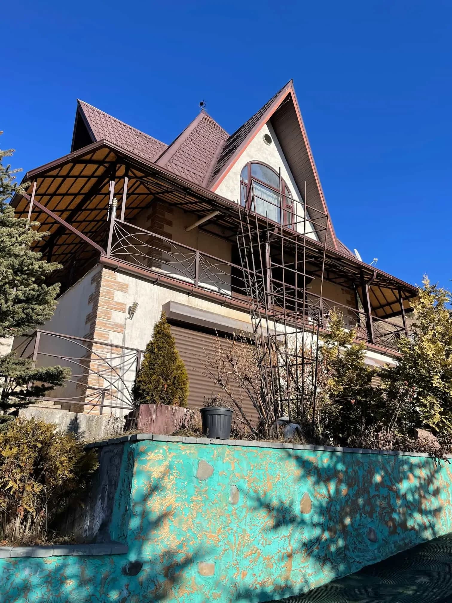 Дом на горе (Mountain Cottage) Кисловодск — общий вид дома